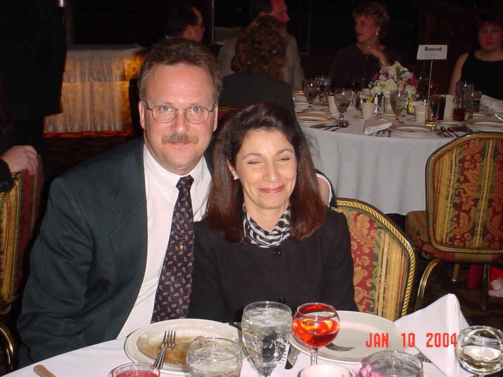 MIKE IPPOLITO and SUE .jpg (204835 bytes)